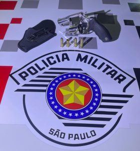 Após efetuar disparos na zona leste homem é preso com arma na zona sul!