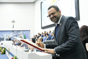 Câmara reelege Roberto do Eleven presidente para o biênio 2025-26