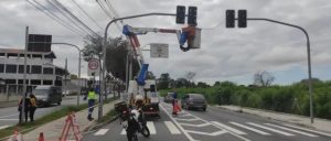 Furto de fiação apaga semáforos na Linha Verde em São José