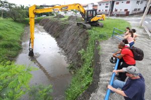 São José realiza desassoreamento de 60 KM de córregos para evitar enchentes