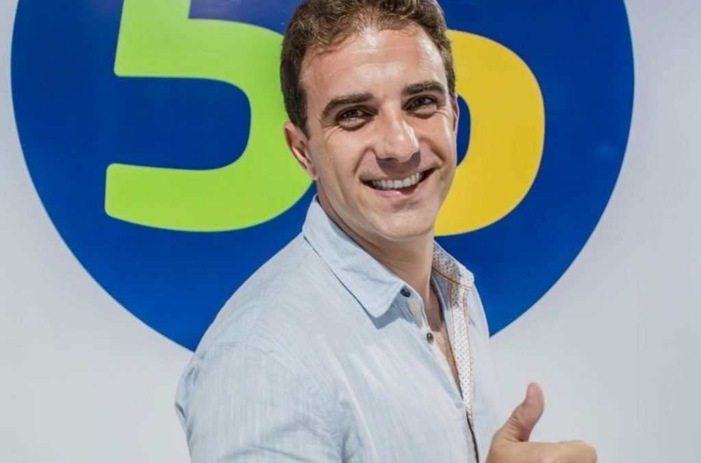 Matheus Silva toma posse como prefeito de Caraguá e promete gestão transparente