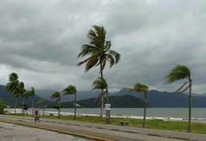 Previsão do tempo: fim de semana com sol, nuvens e chuvas rápidas no Litoral Norte