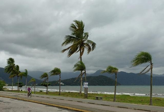 Previsão do tempo: fim de semana com sol, nuvens e chuvas rápidas no Litoral Norte