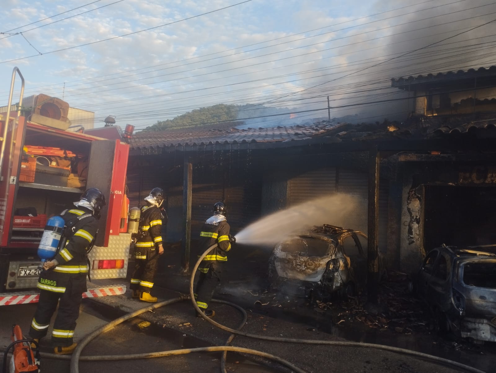 Incêndio em veículos mobiliza Bombeiros em Ubatuba 