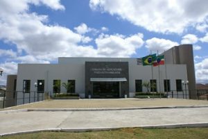 Câmara de Pindamonhangaba aprova aumento de 11 para 15 vereadores e ajuste salarial