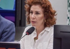 Carla Zambelli tem mandato cassado