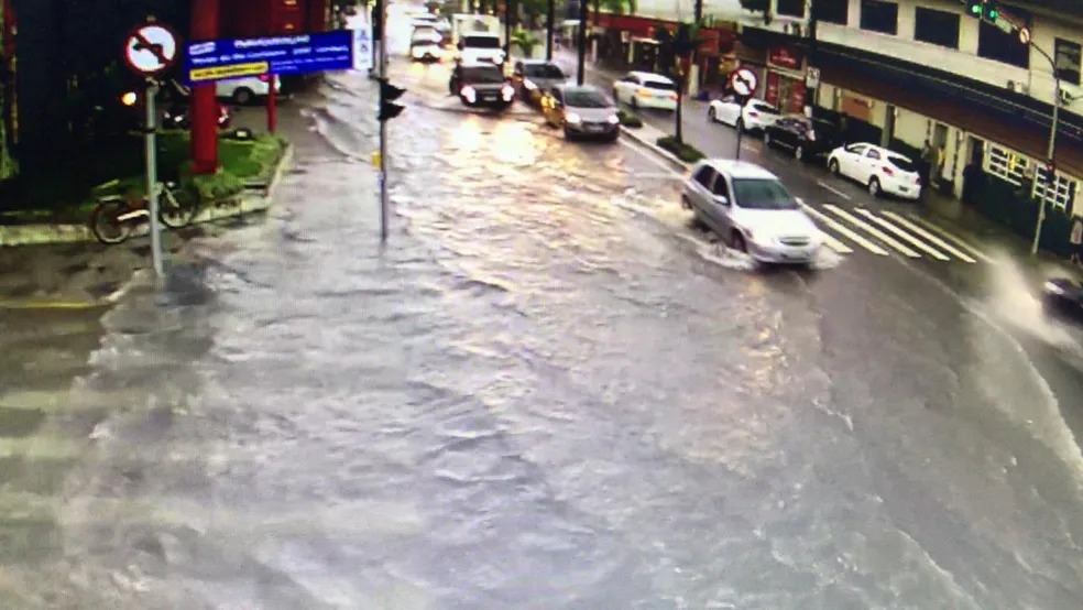 Chuva intensa atinge São Sebastião e causa alerta da Defesa Civil