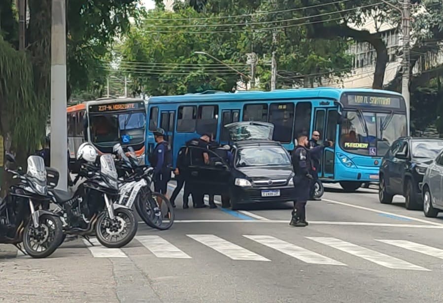 CSI flagra roubo e GCM detém suspeitos em São José