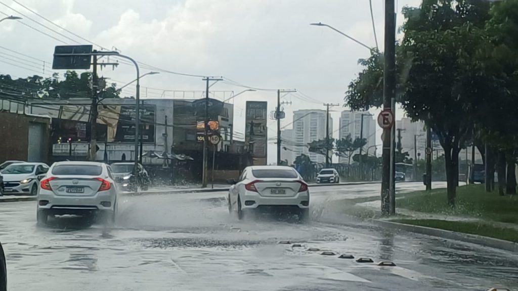 Alagamentos no Jardim Aquarius preocupam moradores há anos