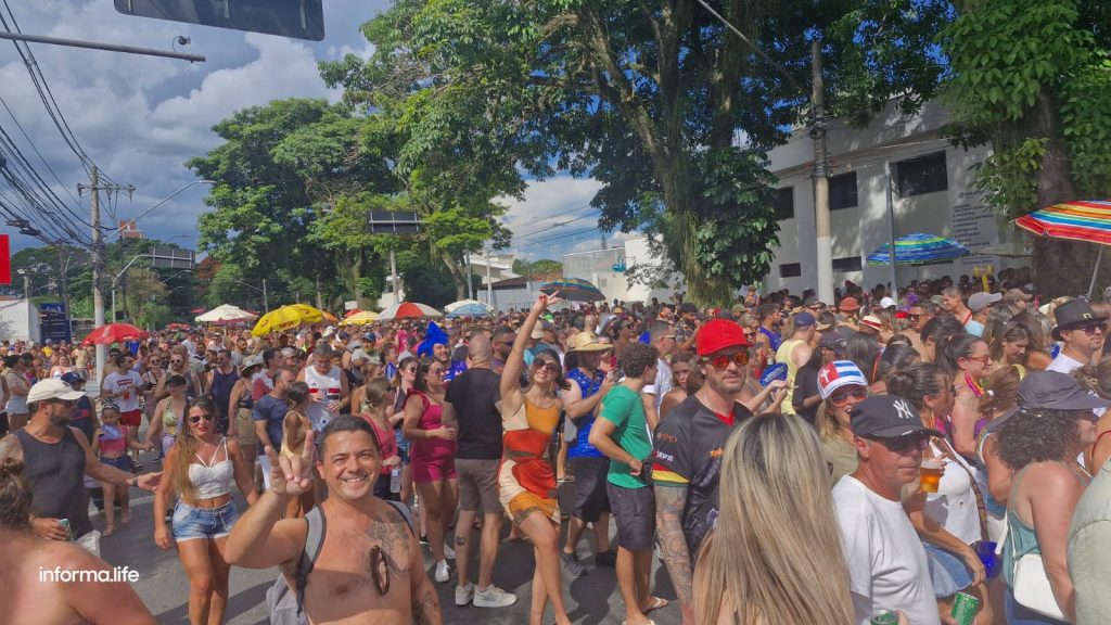 Bloco da Pri Carnaval leva milhares de foliões às ruas de São José dos Campos