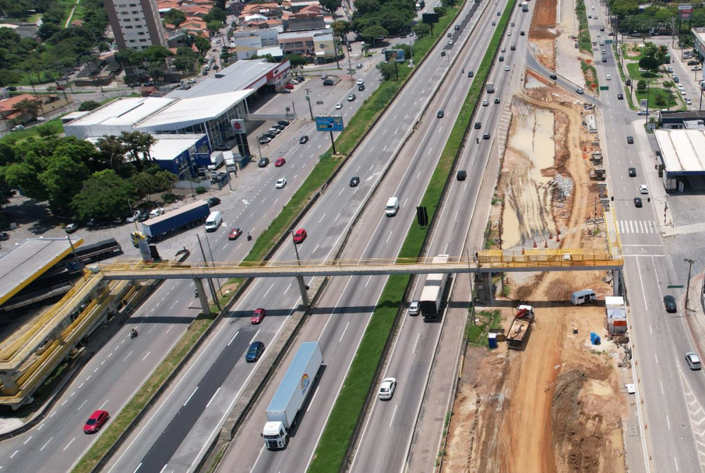 CCR RioSP lança rampas de passarela no km 153 em São José dos Campos