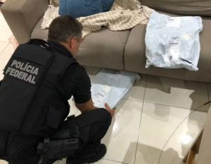 Carteiro é preso por desviar encomendas dos Correios e vender em app