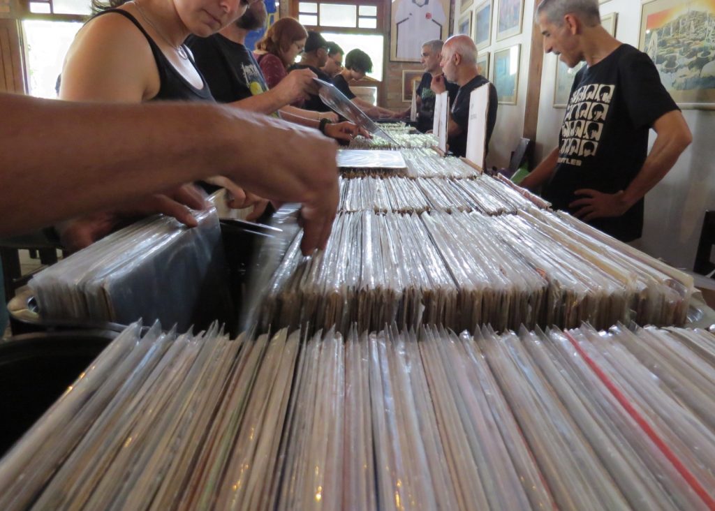 Feira de Vinil em São José dos Campos traz raridades para colecionadores