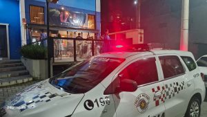 Furto em hamburgueria no Jardim Aquarius durante a madrugada