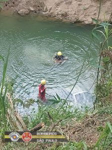 Idoso de 75 anos morre após carro submergir na represa de Santa Branca