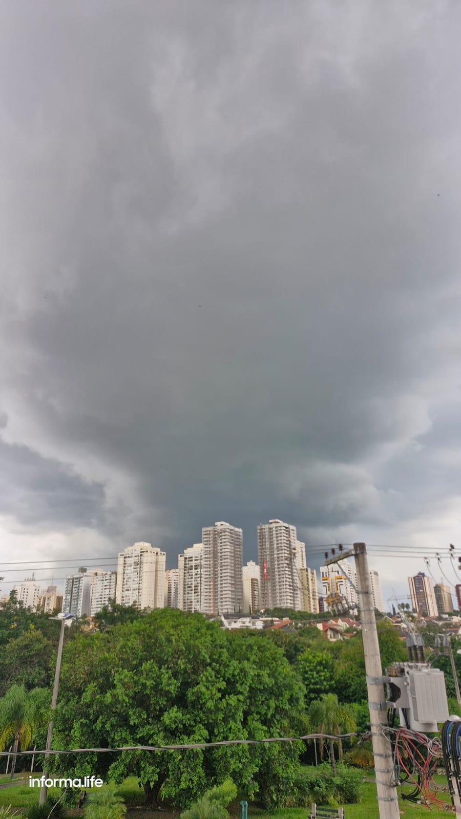 Chuva intensa provoca alagamentos e queda de energia em São José dos Campos