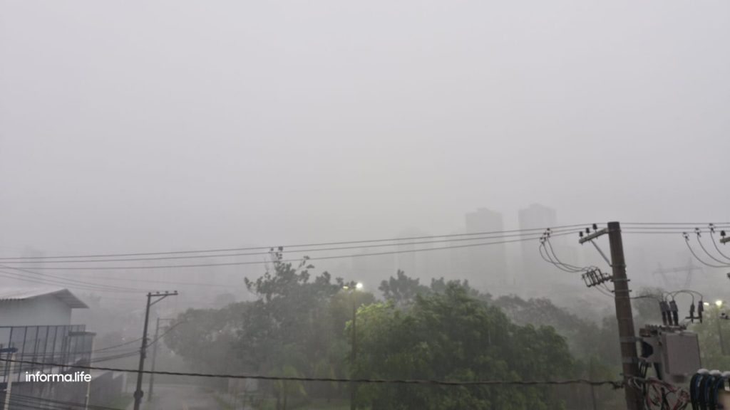 Chuva intensa provoca alagamentos e queda de energia em São José dos Campos