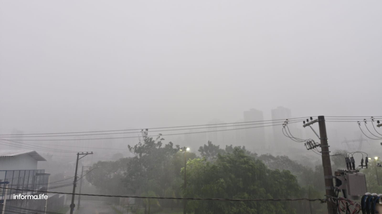 Chuva intensa provoca alagamentos e queda de energia em São José dos Campos 