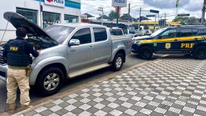Caminhonete furtada em São José recuperada pela PRF na Via Dutra, mulher é presa!