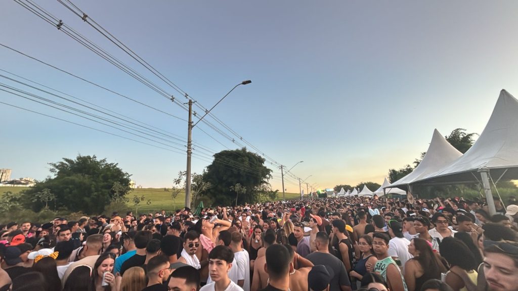 Carnaval de Sanja 2025 reuniu 3.500 foliões na Via Oeste. 