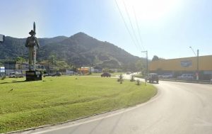 Ciclista morre atropelado em Ubatuba; motorista foge sem prestar socorro!