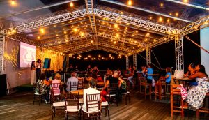 Shopping de Caraguatatuba realiza concurso de Karaokê
