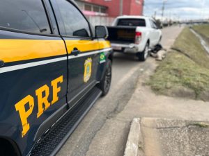 PRF recupera dois carros roubados em 4 horas na Via Dutra em Jacareí