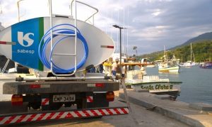 Abastecimento de água desafia comunidade isolada em Ilhabela