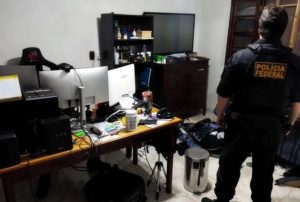 Polícia Federal prende homem por compartilhamento de material de abuso sexual infantil