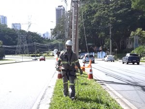 Remoção de cabos de telecomunicação vai melhora paisagem urbana em São José