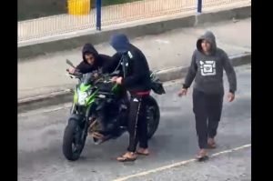 Roubo de moto na rua Icatu assusta moradores
