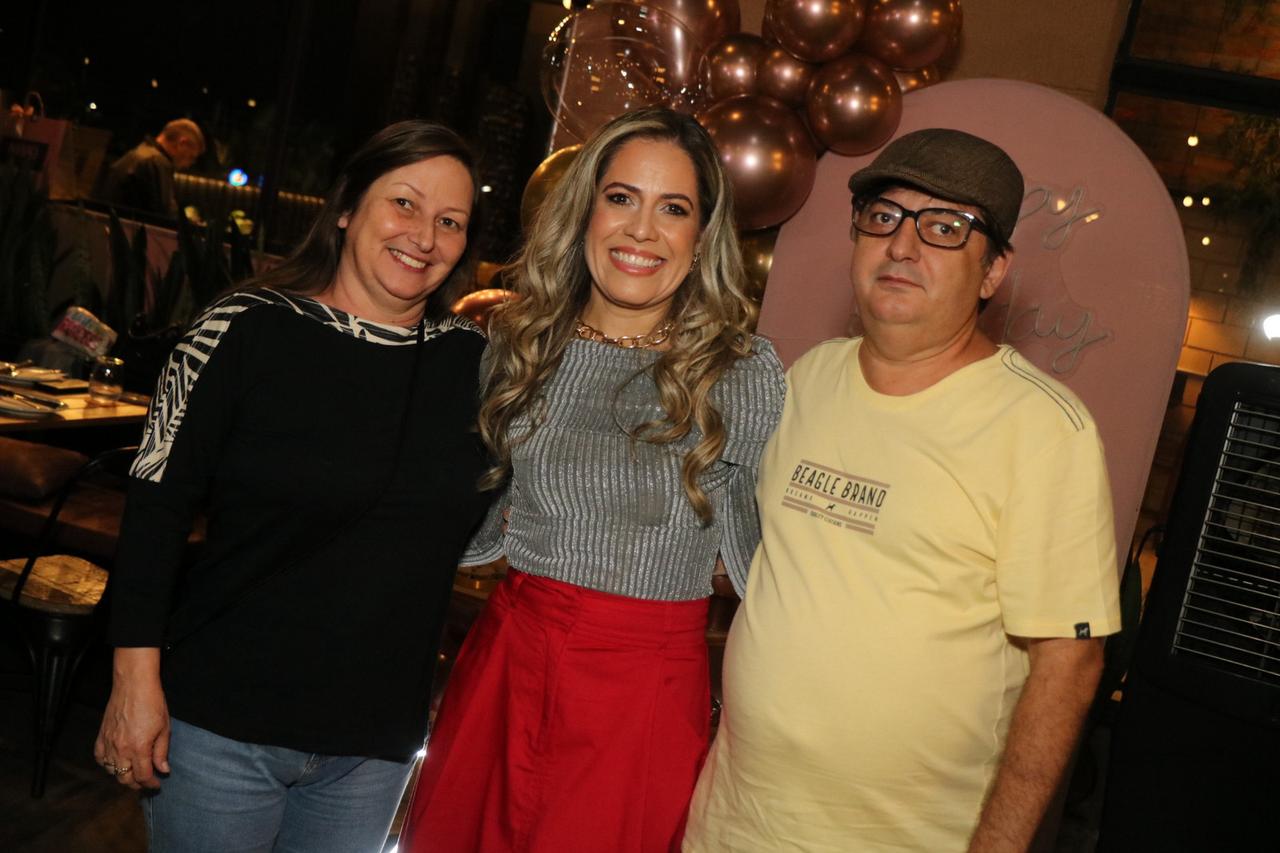 06/Abr - “Fabi Vieira reúne nomes influentes em comemoração dos seus 45 anos”
