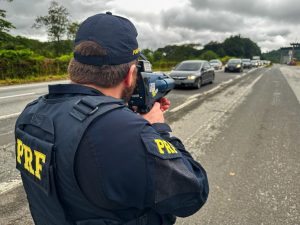PRF fiscaliza mais de 4 mil veículos durante Semana Santa