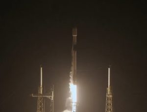 Avião rastreia foguete SpaceX após decolar de São José dos Campos