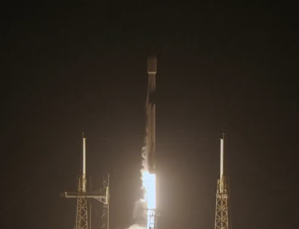 Avião rastreia foguete SpaceX após decolar de São José dos Campos 