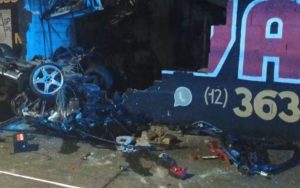 Dois morrem em acidente após carro capotar na Via Dutra, em Taubaté