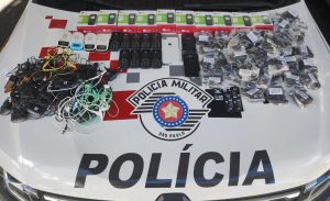 Denúncia de violência doméstica leva homem à prisão por associação ao tráfico e receptação