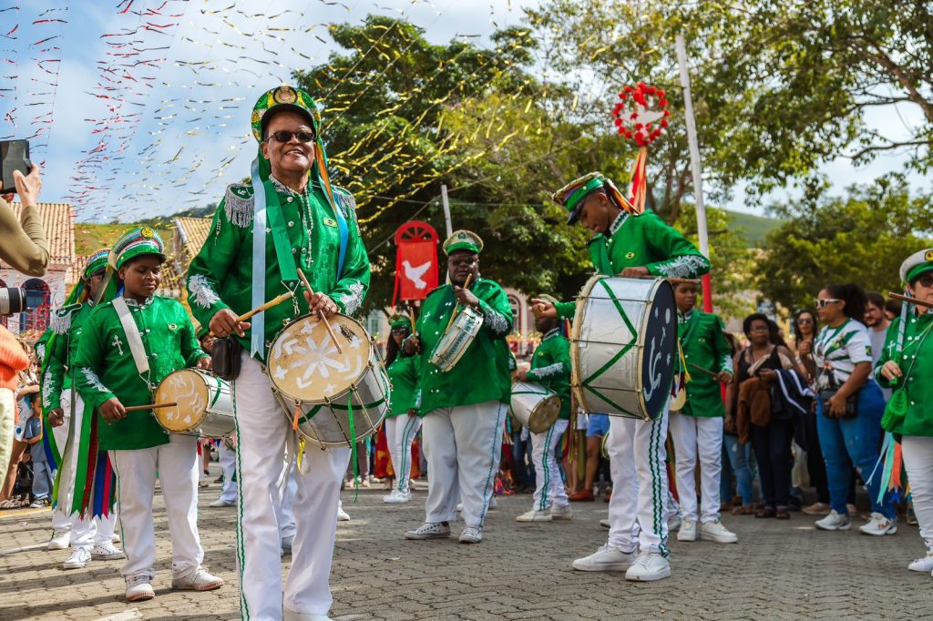 Festa do Divino Espírito Santo de São Luiz do Paraitinga reúne grupos de cultura popular e promove oficinas