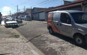 Homem de 28 anos é executado a tiros dentro do próprio carro em Taubaté
