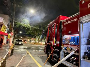 Incêndio em açougue deixa homem intoxicado e causa danos estruturais em Jacareí