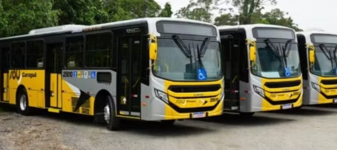 Motorista que estaria bêbado bate ônibus e é demitido por justa causa em Caraguatatuba
