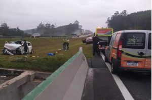 Mulher morre e cinco ficam feridos em acidente na Carvalho Pinto