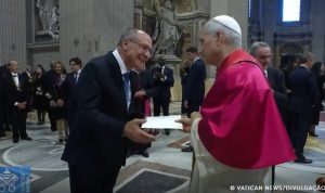 No Vaticano, Alckmin entrega convite de Lula ao Papa Leão XIV para visitar o Brasil durante a COP30