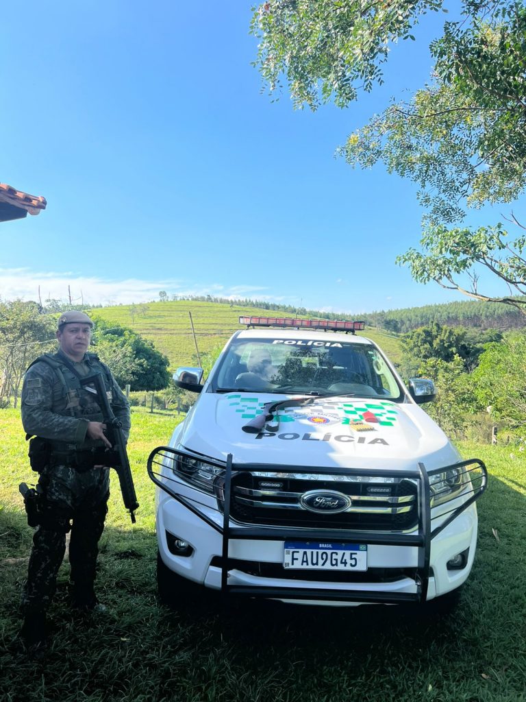 Ocorrência de maus-tratos termina em prisão de homem com arma e munições