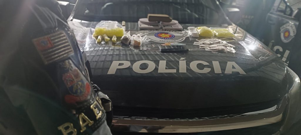 Pai e filho são presos por tráfico de drogas no Frei Galvão