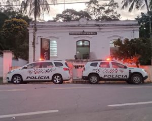 Procurados por roubo a casa de policial em MG são presos na SP-50 em Monteiro Lobato