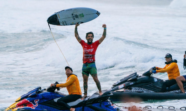 Orgulho de Ubatuba, Filipe Toledo é bicampeão mundial de surfe na Austrália