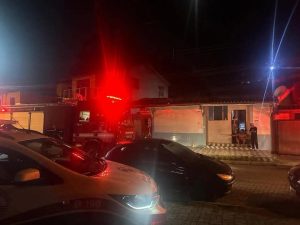 Bombeiros encontram corpo carbonizado em casa incendiada em Ilhabela