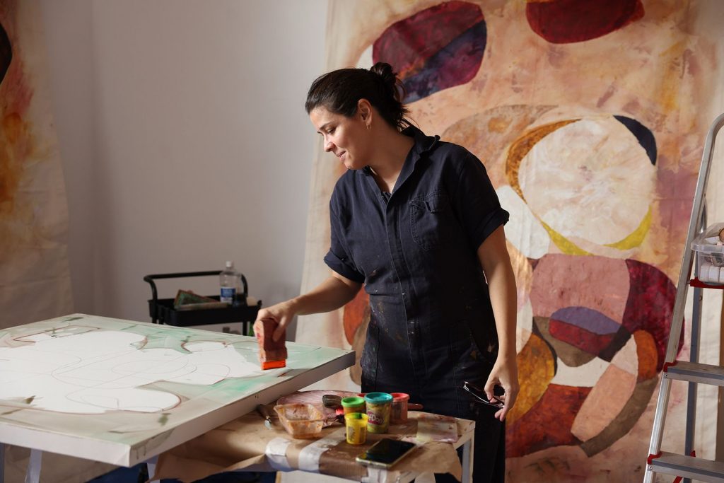 Parque Vicentina Aranha recebe exposição inédita de Renata Freitas sobre liderança feminina