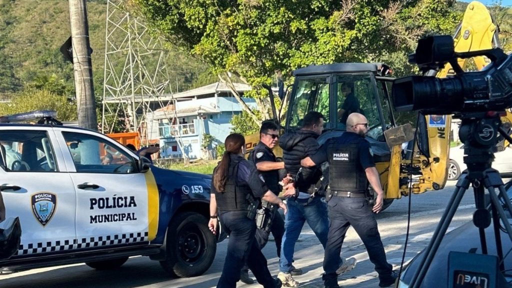 Pai é preso após escola acionar botão do pânico para proteger aluna em São Sebastião